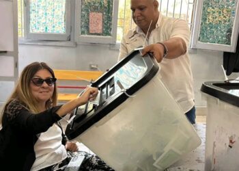 المشرف العام على المجلس القومي للأشخاص ذوي الإعاقة تُدلي بصوتها في انتخابات مجلس الشيوخ