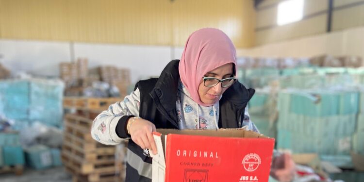 "مرسال" عضو التحالف الوطني تُرسل قافلة مساعدات إلى غزة بقيمة تتجاوز 13 مليون جنيه 1 “مرسال” عضو التحالف الوطني تُرسل قافلة مساعدات إلى غزة بقيمة تتجاوز 13 مليون جنيه