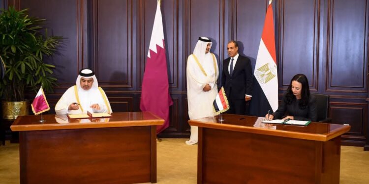 وزيرة التضامن ووزير المالية بقطر  يوقعان مذكرة تفاهم للتعاون في مجال التأمينات الاجتماعية والمعاشات