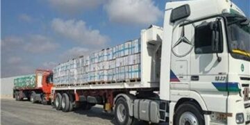 قافلة المساعدات الإنسانية الـ12 تدخل إلى الفلسطينيين بقطاع غزة