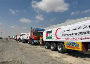 قافلة المساعدات الإنسانية الـ38 تدخل إلى الفلسطينيين بقطاع غزة