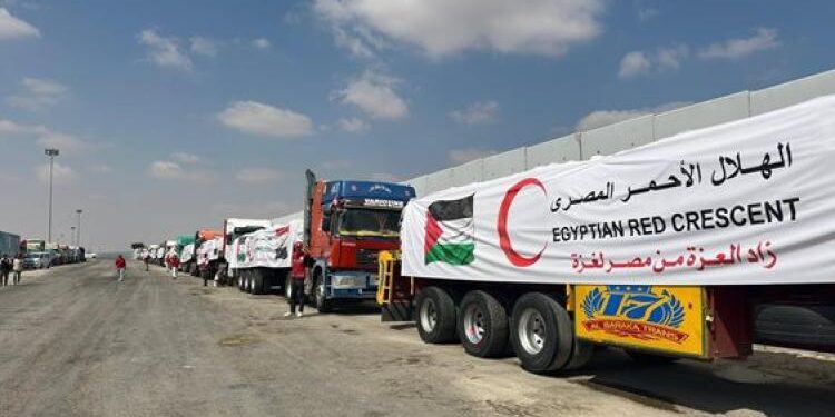 قافلة المساعدات الإنسانية الـ38 تدخل إلى الفلسطينيين بقطاع غزة 1 قافلة المساعدات الإنسانية الـ38 تدخل إلى الفلسطينيين بقطاع غزة