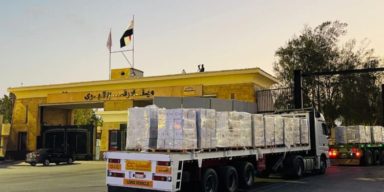 زاد العزة.. انطلاق قافلة المساعدات الإنسانية الـ29 من مصر إلى غزة