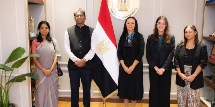 وزيرة التضامن الاجتماعي تلتقي سفير الهند بالقاهرة