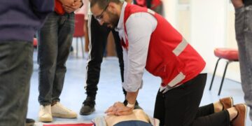 الهلال الأحمر المصري يعقد دورتين تدريبيتين في مجالي الإسعافات الأولية ودعم الحياة الأساسي