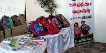 توزيع وشنط وأدوات مدرسية لدعم الطلاب الأيتام وغير القادرين بأسوان
