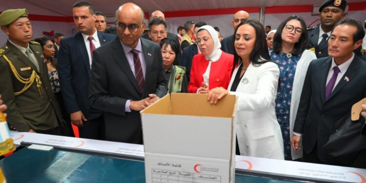 رئيس جمهورية سنغافورة وقرينته يزوران الهلال الأحمر المصري 1 رئيس جمهورية سنغافورة وقرينته يزوران الهلال الأحمر المصري