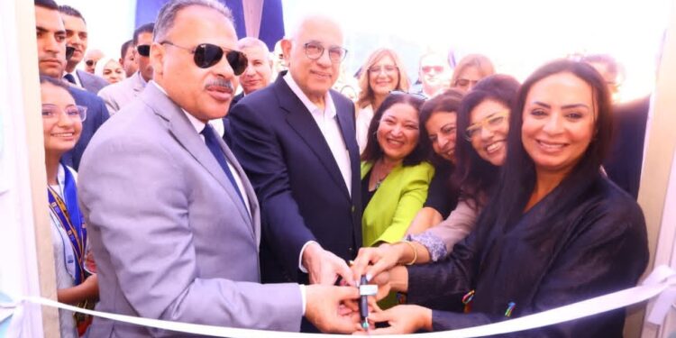 وزيرة التضامن ومحافظ الشرقية يفتتحان منطقة رياض الأطفال بمدرسة السيدة عائشة للتعليم الأساسي