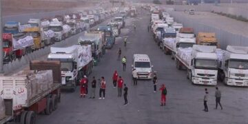 قوافل المساعدات الإنسانية تتحرك من مصر إلى قطاع غزة