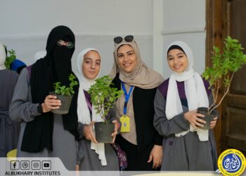 معاهد البخاري الأزهرية وصناع الحياة يطلقان “لونها بالأخضر”.. مبادرة تربوية لغرس القيم والمسؤولية لدى الطلاب