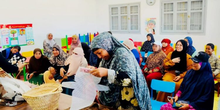 صُنّاع الحياة عضو التحالف الوطني للعمل الأهلي التنموي تنفذ ورشة مشغولات يدوية بقرى مركز الفرافرة بالوادي الجديد 1 صُنّاع الحياة عضو التحالف الوطني للعمل الأهلي التنموي تنفذ ورشة مشغولات يدوية بقرى مركز الفرافرة بالوادي الجديد