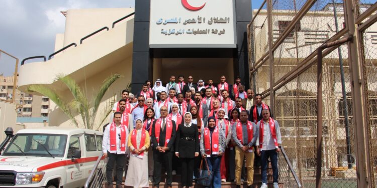 الهلال الأحمر المصري يستقبل نموذج محاكاة الشباب العربي مستعرضًا جهوده في دعم غزة