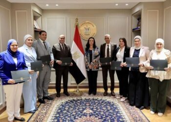 وزيرة التضامن الاجتماعي تكرم الإدارة العامة لرعاية المسنين بالوزارة