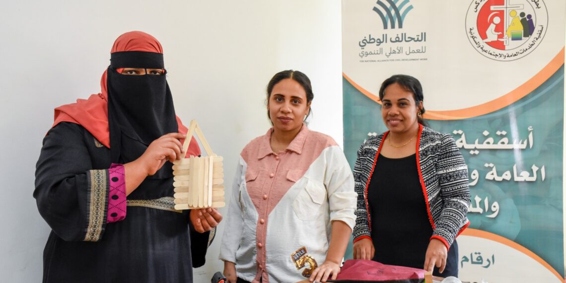 أسقفية الخدمات العامة تنفذ فصلًا لتعليم إعادة التدوير للسيدات بمركز تنمية الأسرة والطفل بحجازة بمحافظة قنا