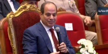 السيسي يكلف مدبولي بالتنسيق مع مؤسسات المجتمع المدني وإنشاء آلية لجمع تبرعات المواطنين لتمويل إعمار غزة