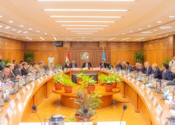 المجلس الأعلى لشئون التعليم والطلاب يستعرض منصة “إنسان” للعمل التطوعي خلال اجتماعه بجامعة السويس