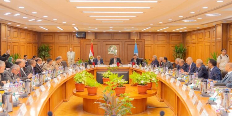 المجلس الأعلى لشئون التعليم والطلاب يستعرض منصة “إنسان” للعمل التطوعي خلال اجتماعه بجامعة السويس