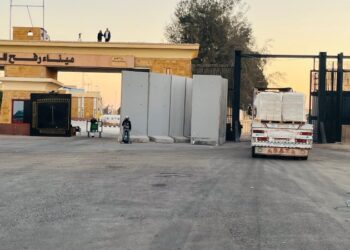 الهلال الأحمر: 10 آلاف طن مساعدات إنسانية وبترولية عبر قافلة زاد العزة الـ 59 إلى غزة