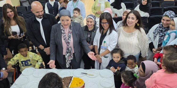 رئيسة القومي للطفولة والامومة تزور الأطفال بمستشفى أبو الريش الياباني