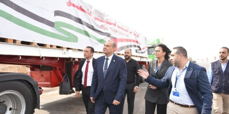 وزارة التموين تطلق القافلة الـ 14 من المساعدات الإغاثية العاجلة إلى قطاع غزة 1 وزارة التموين تطلق القافلة الـ 14 من المساعدات الإغاثية العاجلة إلى قطاع غزة