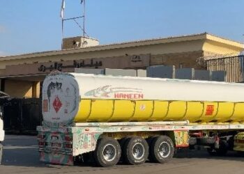 الهلال الأحمر يدفع قافلة «زاد العزة» الـ 71 حاملة 8 آلاف طن مساعدات غذائية وإغاثية إلى غزة