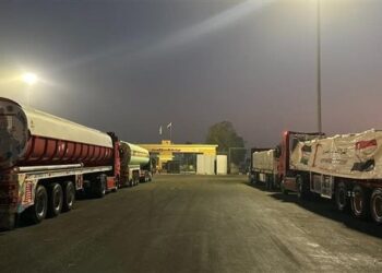 الهلال الأحمر تطلق قافلة "زاد العزة" الـ 69 بحمولة 7300 طن مساعدات إنسانية إلى غزة 6 الهلال الأحمر تطلق قافلة “زاد العزة” الـ 69 بحمولة 7300 طن مساعدات إنسانية إلى غزة