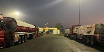 الهلال الأحمر تطلق قافلة “زاد العزة” الـ 69 بحمولة 7300 طن مساعدات إنسانية إلى غزة