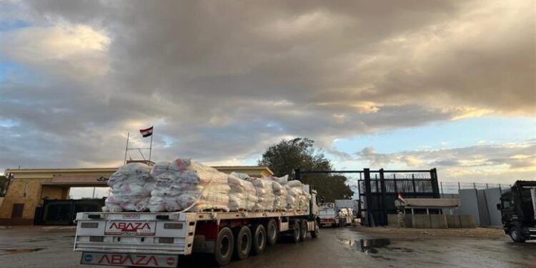 إطلاق قافلة زاد العزة 75 مُحملة باحتياجات الشتاء من ملابس ومخيمات إلى غزة 1 إطلاق قافلة زاد العزة 75 مُحملة باحتياجات الشتاء من ملابس ومخيمات إلى غزة