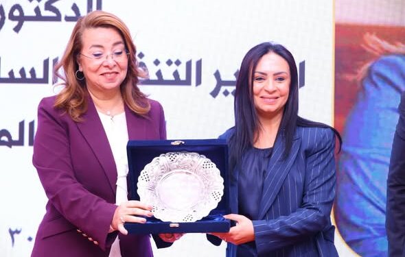 وزيرة التضامن تكرّم غادة والي المدير التنفيذي السابق لمكتب الأمم المتحدة المعني بالمخدرات والجريمة