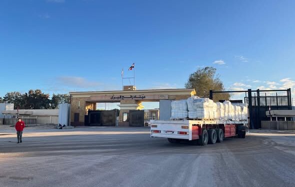 الهلال الأحمر المصري يدفع بـ 10 آلاف طن مساعدات و 90 ألف قطعة ملابس شتوية إلى غزة 1 الهلال الأحمر المصري يدفع بـ 10 آلاف طن مساعدات و 90 ألف قطعة ملابس شتوية إلى غزة