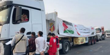 إطلاق قافلة زاد العزة الـ68 إلى غزة بحمولة 280 ألف سلة غدائية