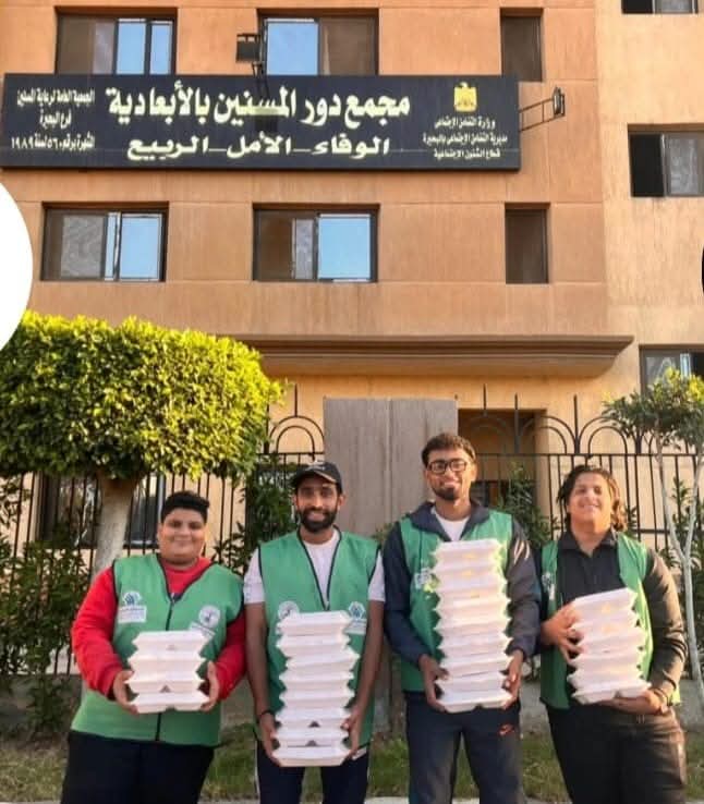 مؤسسة نبيل الكاتب الخيرية لتنمية المجتمع توزع 2500 وجبة جاهزة على دور المسنين والأيتام ومصابين من الأشقاء الفلسطينيين بالبحيرة 4 شسلسيشسشيلسيش