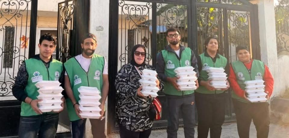 مؤسسة نبيل الكاتب الخيرية لتنمية المجتمع توزع 2500 وجبة جاهزة على دور المسنين والأيتام ومصابين من الأشقاء الفلسطينيين بالبحيرة 3 شسيلسيشلسش 1