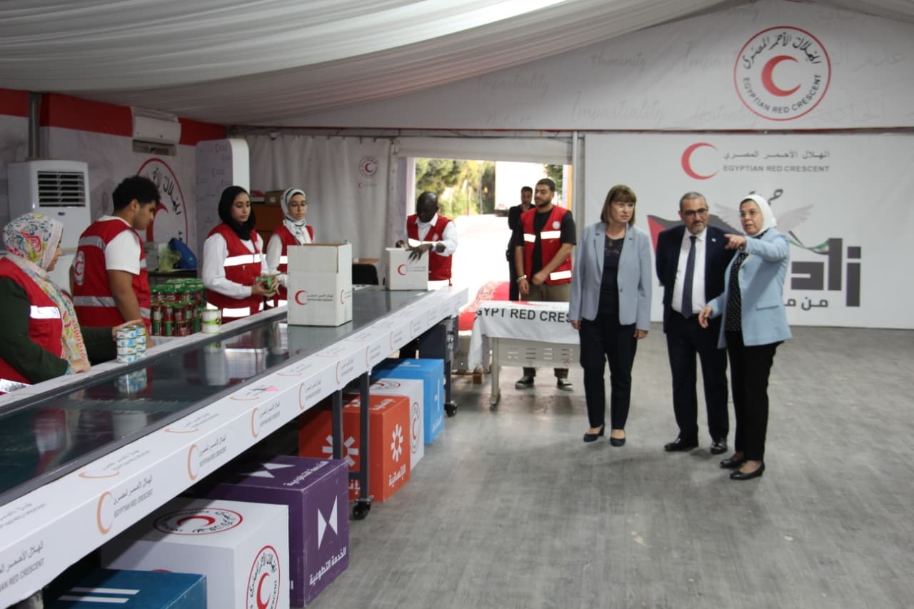 الهلال الأحمر المصري يقدم أكثر من 665 ألف طن مساعدات إنسانية لغزة خلال 760 يومًا 7 لسشلسشي