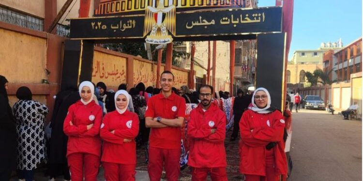 فرق الهلال الأحمر تنتشر لتقديم الدعم للناخبين في لجان القاهرة 1 فرق الهلال الأحمر تنتشر لتقديم الدعم للناخبين في لجان القاهرة