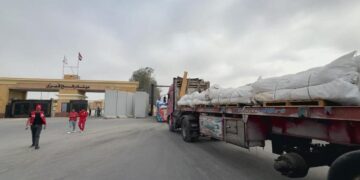 قافلة زاد العزة الـ74 تدخل قطاع غزة عبر ميناء رفح