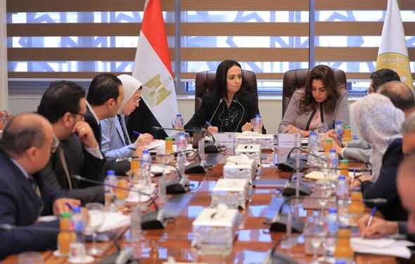 وزيرتا التضامن والتنمية المحلية تبحثان دعم جهود الهلال الأحمر المصري وبعض الملفات المشتركة