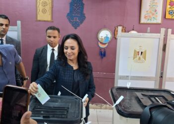 وزيرة التضامن تدلي بصوتها في انتخابات مجلس النواب بلجنة مدرسة بدر الإعدادية بالدقي 7 وزيرة التضامن تدلي بصوتها في انتخابات مجلس النواب بلجنة مدرسة بدر الإعدادية بالدقي