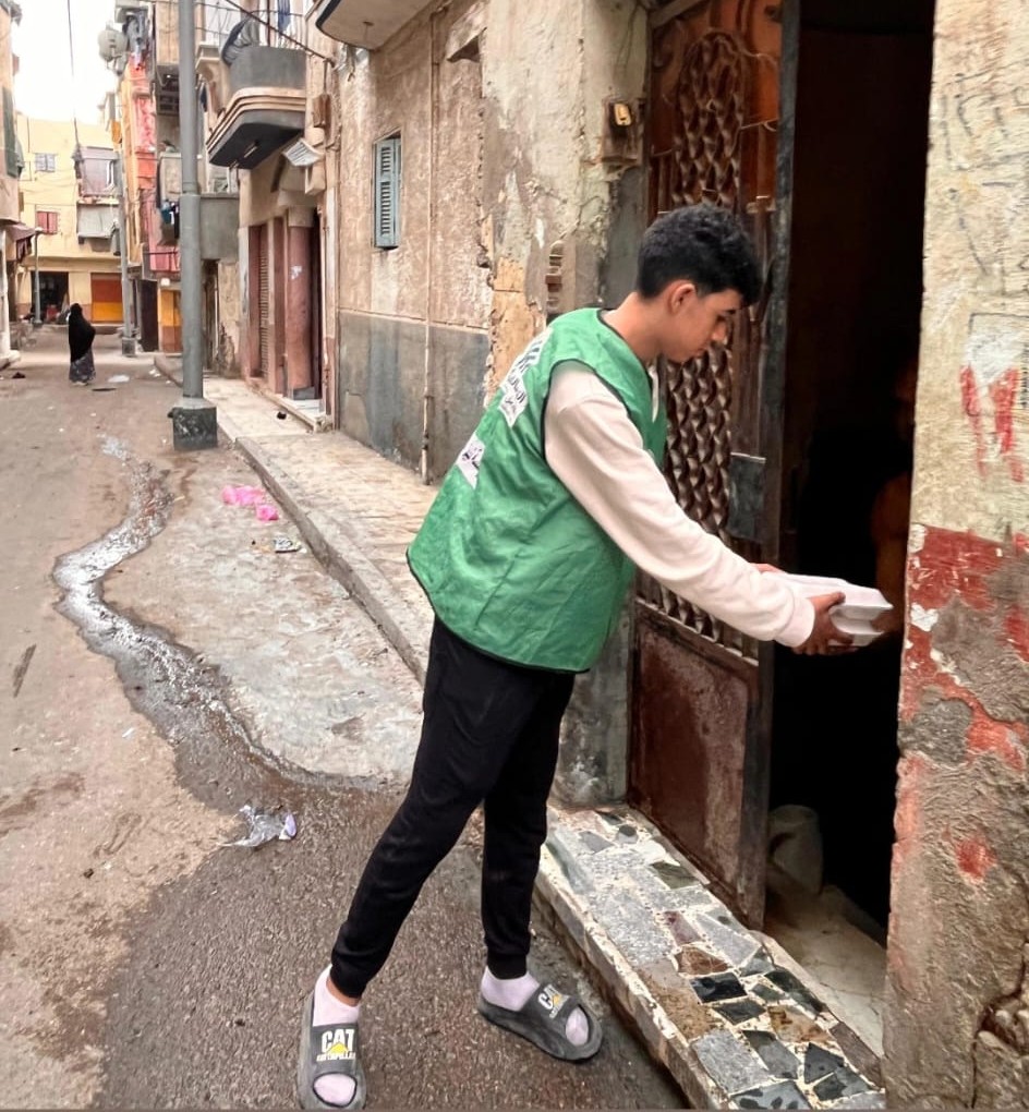 مؤسسة نبيل الكاتب الخيرية لتنمية المجتمع توزع وجبات غذائية للأسر الأكثر احتياجًا بمحافظة البحيرة 5 ليشسيشس