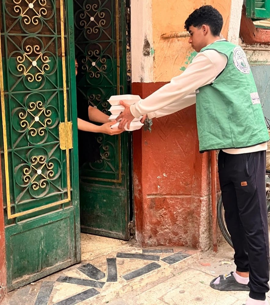 مؤسسة نبيل الكاتب الخيرية لتنمية المجتمع توزع وجبات غذائية للأسر الأكثر احتياجًا بمحافظة البحيرة 4 ياياي