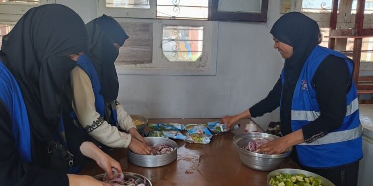 جمعية رسالة توزع 710 وجبة ساخنة وتنفذ أعمال لعدد من المنازل والمساجد بعدد من المحافظات