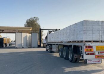 الهلال الأحمر المصري يطلق قافلة زاد العزة الـ 92 إلى غزة بـحمولة 9,800 طن مساعدات إنسانية