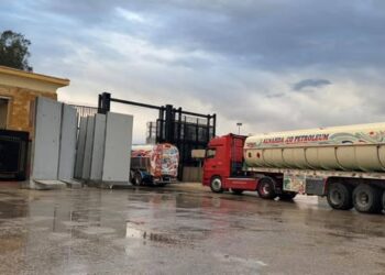 الهلال الأحمر المصري يدفع بأكثر من 9 آلاف طن مساعدات إنسانية و 15 ألف خيمة