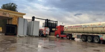 الهلال الأحمر المصري يدفع بأكثر من 9 آلاف طن مساعدات إنسانية و 15 ألف خيمة