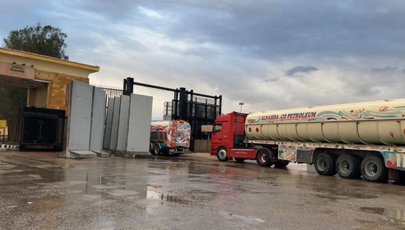 الهلال الأحمر المصري يدفع بأكثر من 9 آلاف طن مساعدات إنسانية و 15 ألف خيمة 1 الهلال الأحمر المصري يدفع بأكثر من 9 آلاف طن مساعدات إنسانية و 15 ألف خيمة