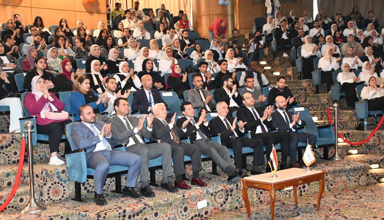 وزير الشباب يشهد احتفالية "بطل في رحلة بطل " لتكريم متطوعي مستشفي ٥٧٣٥٧ 2 سشيلليسش