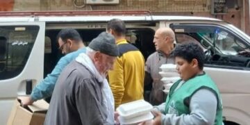 مؤسسة نبيل الكاتب توزّع وجبات غذائية على الأسر الأولى بالرعاية بالبحيرة