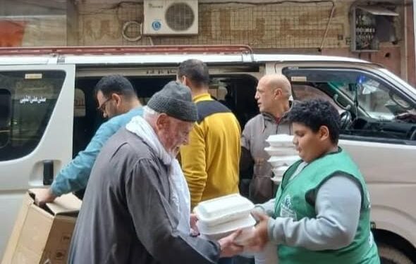 مؤسسة نبيل الكاتب توزّع وجبات غذائية على الأسر الأولى بالرعاية بالبحيرة 1 مؤسسة نبيل الكاتب توزّع وجبات غذائية على الأسر الأولى بالرعاية بالبحيرة