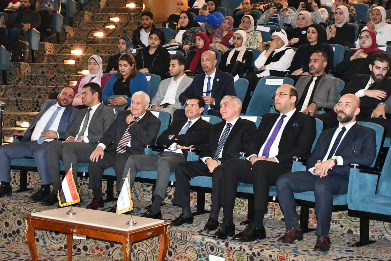 وزير الشباب يشهد احتفالية "بطل في رحلة بطل " لتكريم متطوعي مستشفي ٥٧٣٥٧ 5 شلسيلشسشس