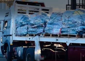 الهلال الأحمر يدفع بأكثر من 280 ألف سلة غذائية و 55 ألف قطعة ملابس شتوية إلى الأشقاء الفلسطينيين